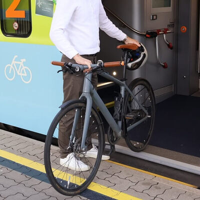 Fahrrad stufenlos in der Westbahn transportieren